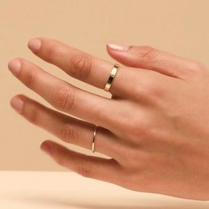 Mejuri 14k solid gold bold stacker ring size 6